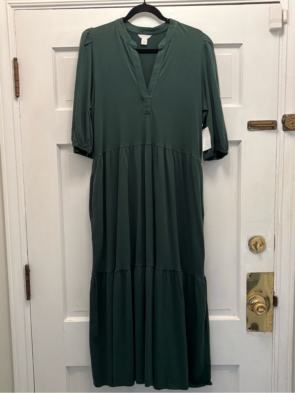 Caslon Green Tiered V-Neck Midi Dress
100% Cotton Size M